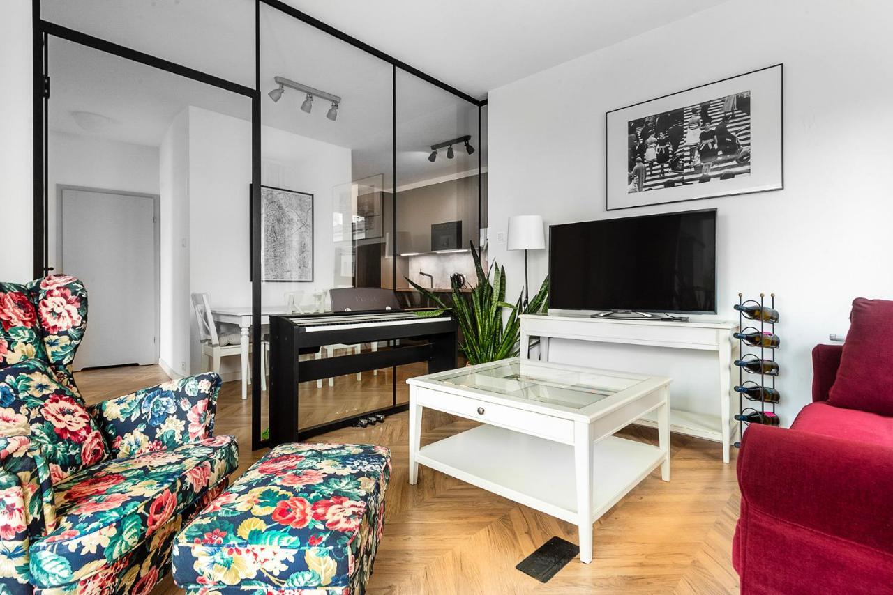 Charming Close To The Center Apartment Warschau